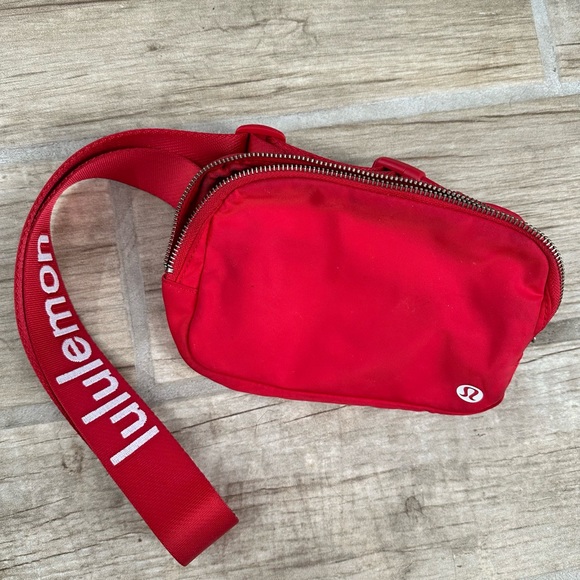 lululemon athletica Handbags - Lululemon Beltbag